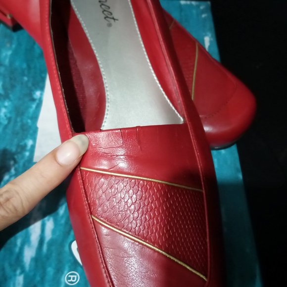 Beautiful Red Patent Leather shoes by Easy Street size 9.5 in original box - Picture 3 of 4